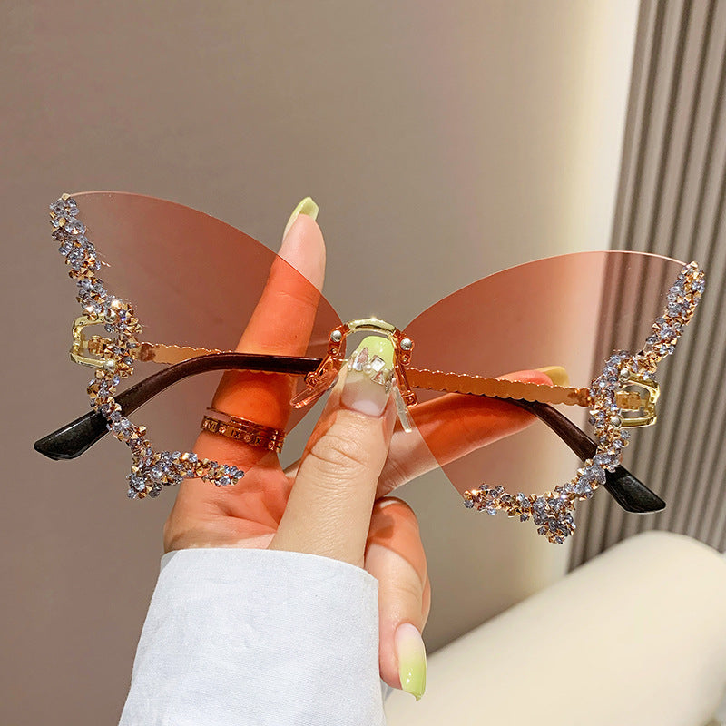 Glamorous Statements Fashionable and Personalized Exaggerated Sunglasses for Individual Style