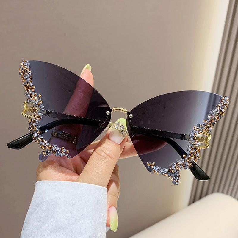 Glamorous Statements Fashionable and Personalized Exaggerated Sunglasses for Individual Style