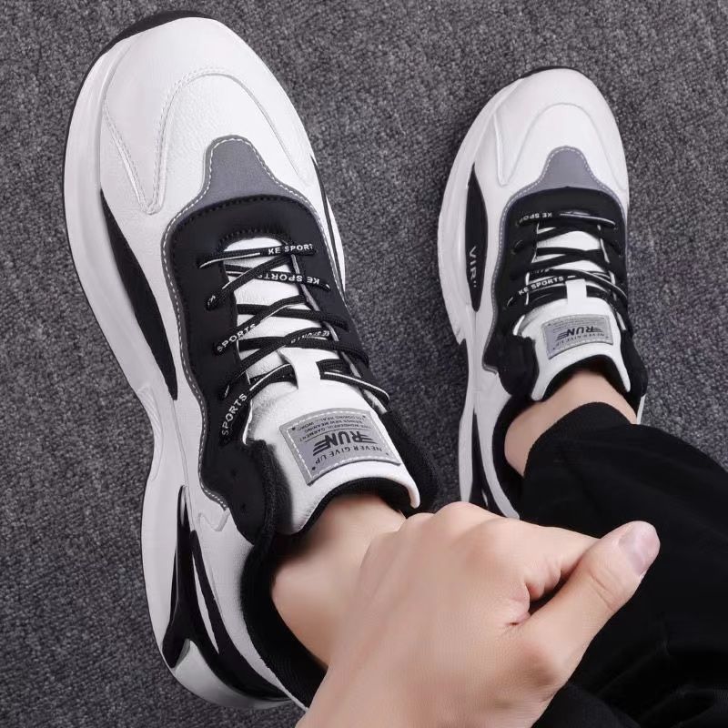 Classic Style Black and White Sneakers for Men Lightweight and Breathable for Outdoor Activities