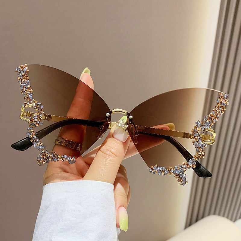 Glamorous Statements Fashionable and Personalized Exaggerated Sunglasses for Individual Style