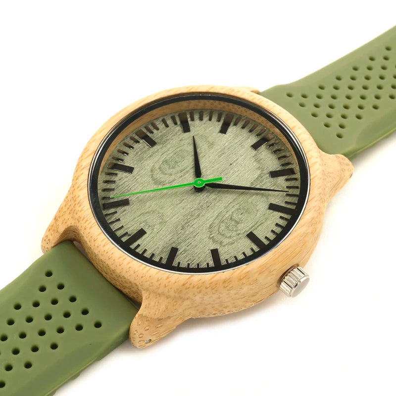 Casual Quartz Watch with Silicone Band A Famed Brand's Signature Blend of Style for Men and Women