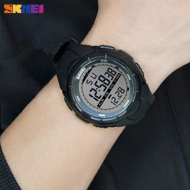 SKMEI 1025: Fashionably Rugged – A Simple Military-Inspired Digital Watch for Men, Packed with Alarms and Waterproof Resilience