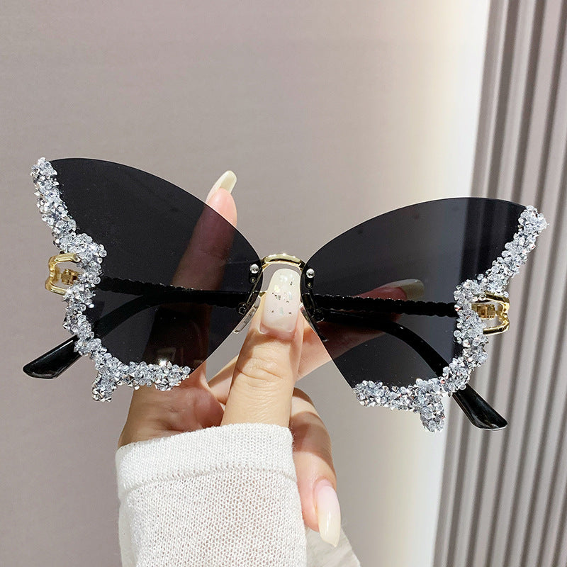 Glamorous Statements Fashionable and Personalized Exaggerated Sunglasses for Individual Style