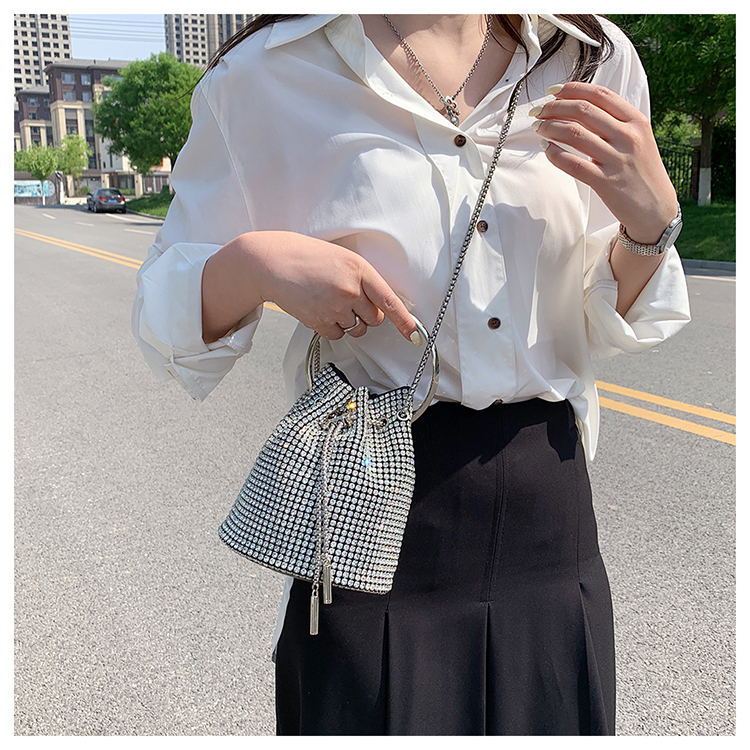 Dazzling Charm New Women Rhinestone Handbag with Diamond Chain Tassel