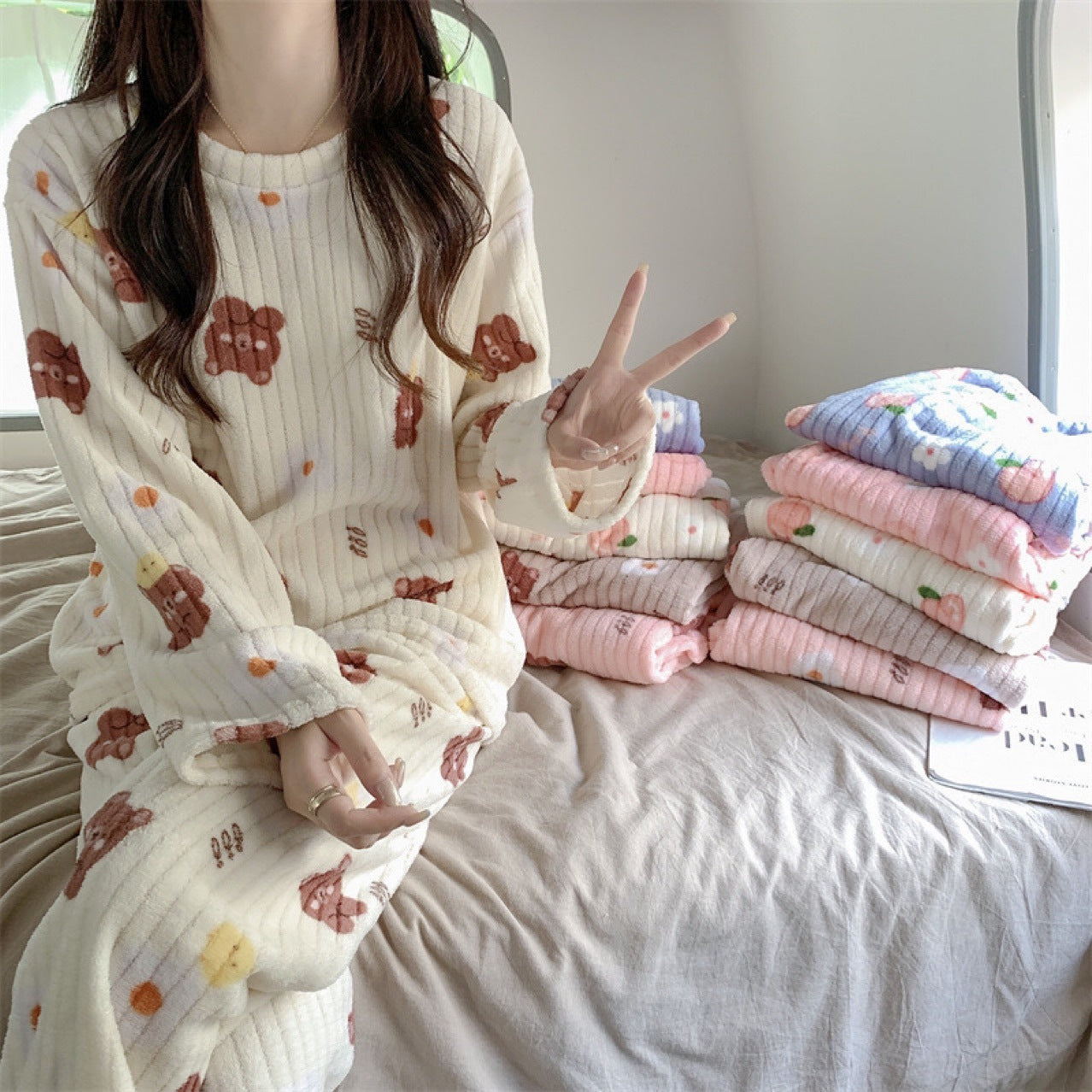 Women's Pajamas Autumn Winter Warm Pyjamas Sets Thick Coral Long Sleeve Cute Cartoon Bear Sleepwear Home Nightclothes