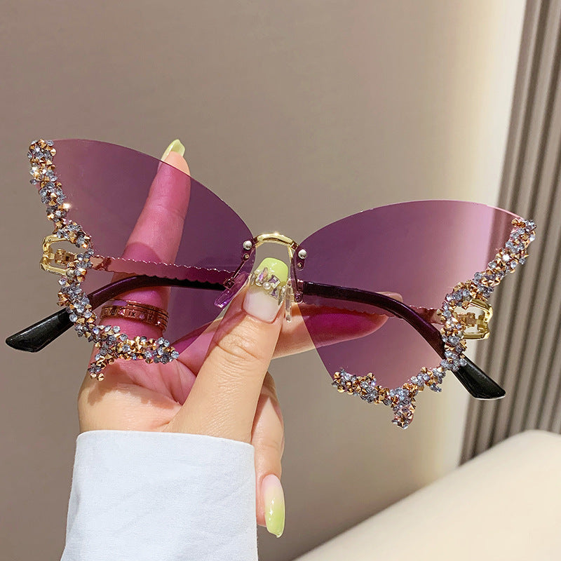 Glamorous Statements Fashionable and Personalized Exaggerated Sunglasses for Individual Style