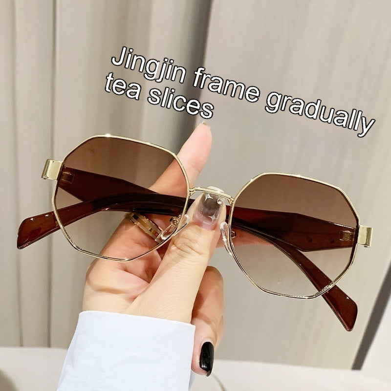 Effortlessly Stylish Modern Square Polygon Metal Sunglasses Redefining Contemporary Fashion