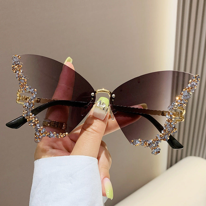 Glamorous Statements Fashionable and Personalized Exaggerated Sunglasses for Individual Style