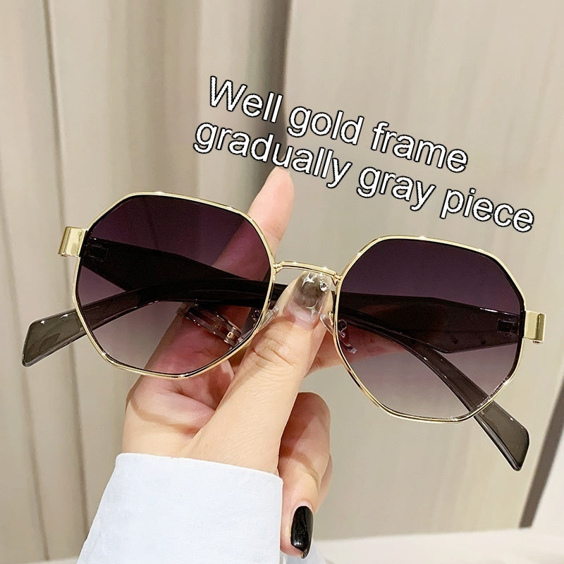 Effortlessly Stylish Modern Square Polygon Metal Sunglasses Redefining Contemporary Fashion