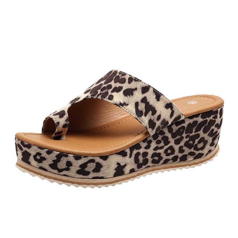 Roar in Style Leopard Print Wedge Slippers with Thick Soles High Heel Flip Flops for Fashionable Summer Outdoor Comfort