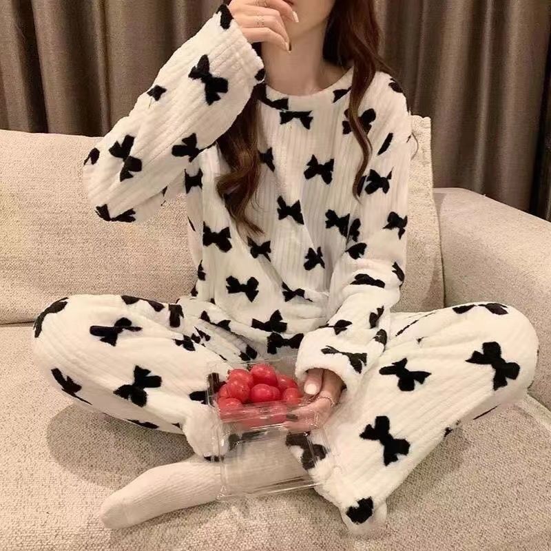 Women's Pajamas Autumn Winter Warm Pyjamas Sets Thick Coral Long Sleeve Cute Cartoon Bear Sleepwear Home Nightclothes