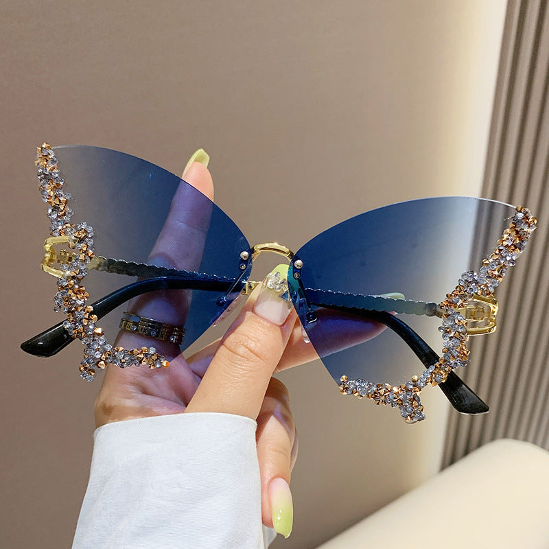 Glamorous Statements Fashionable and Personalized Exaggerated Sunglasses for Individual Style